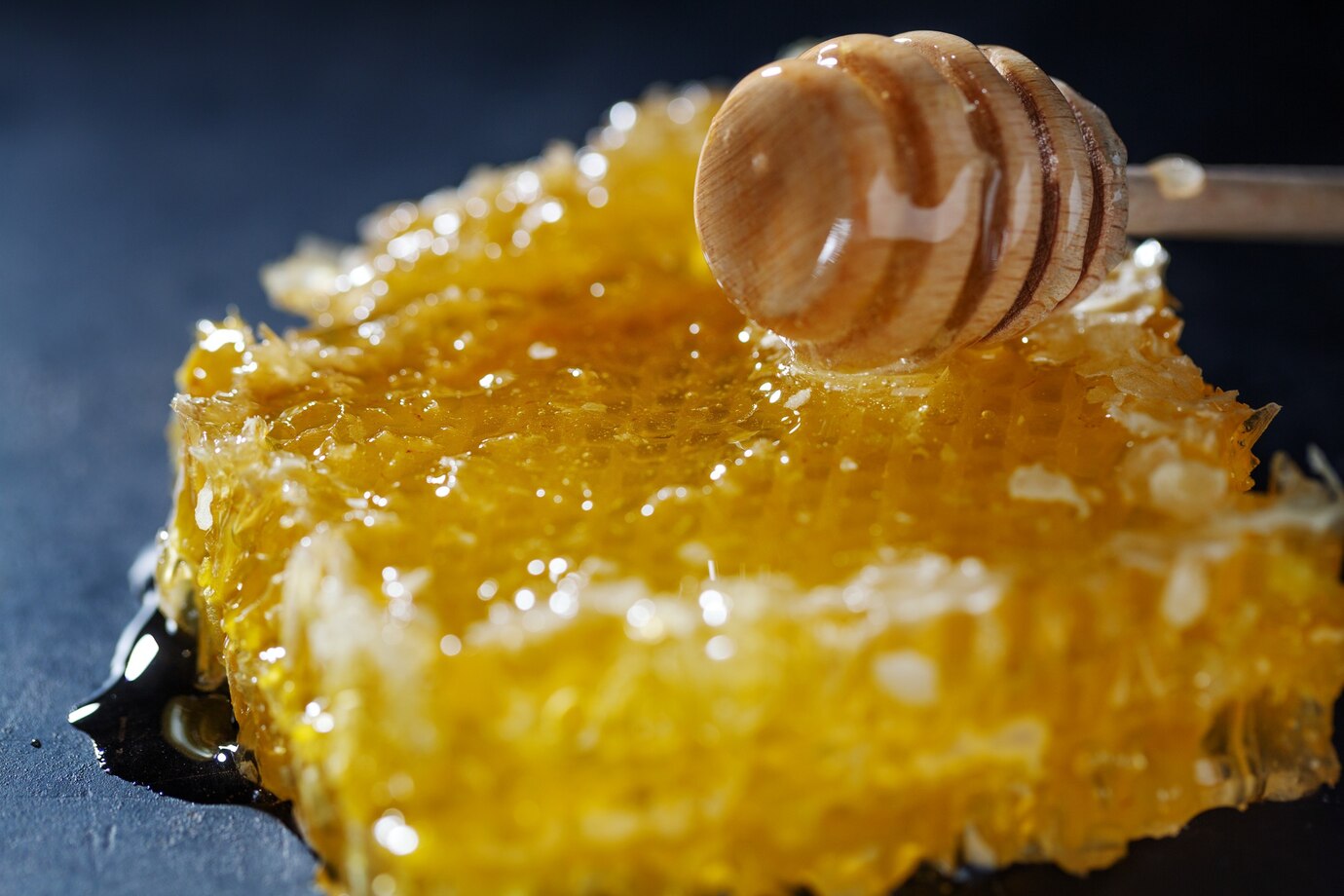 honeycombs-with-fresh-honey-honey-spoon-dark-background-closeup_1220-6586